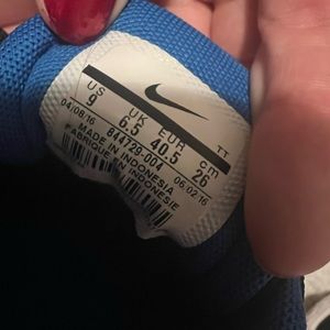 Women’s nike tennis shoes size 9